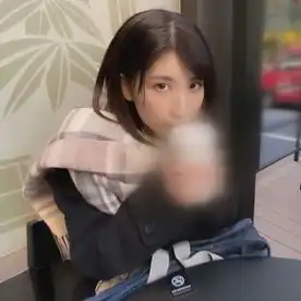 2680017 ☆おちんちん入れてください☆スレンダー現役美少女☆つるつる無毛まんこを広げて小太りおじさんとガチ交尾の画像