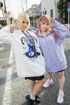 3423152 【ヤリマン×さけ】最強スプラッシャー降臨!!W ドMビッチギャルさけ飲んで吹きまくりえずきまくり体液まみれマジキチ中出しぶっかけ4P 乱交【シュ池肉リ〇チ♡】の画像