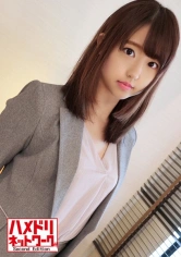 328HMDN-382 仕事中にハメ撮り撮ってるエロ過ぎ不動産OLサチコ(24) スーツ姿のまま嬉しそうにチンポを激しくしゃぶるスケベOLに中出しイチャイチャSEXの画像