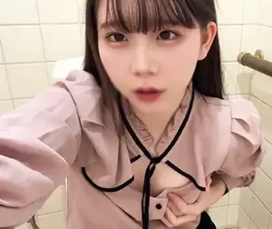 222659654079b44597f 【オナ配信流出】色白ドM女子大生_友人宅トイレでほろよいオナの画像